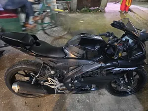 ইয়ামাহা ওয়াইজেএফ-আর ২০২৫ ব্ল্যাক