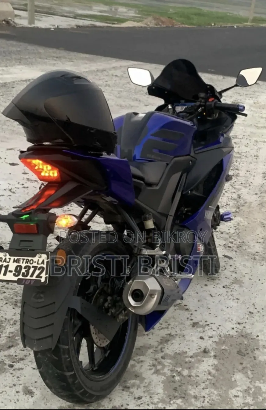 ইয়ামাহা আর১৫ ভি৩ ২০২২ নীল