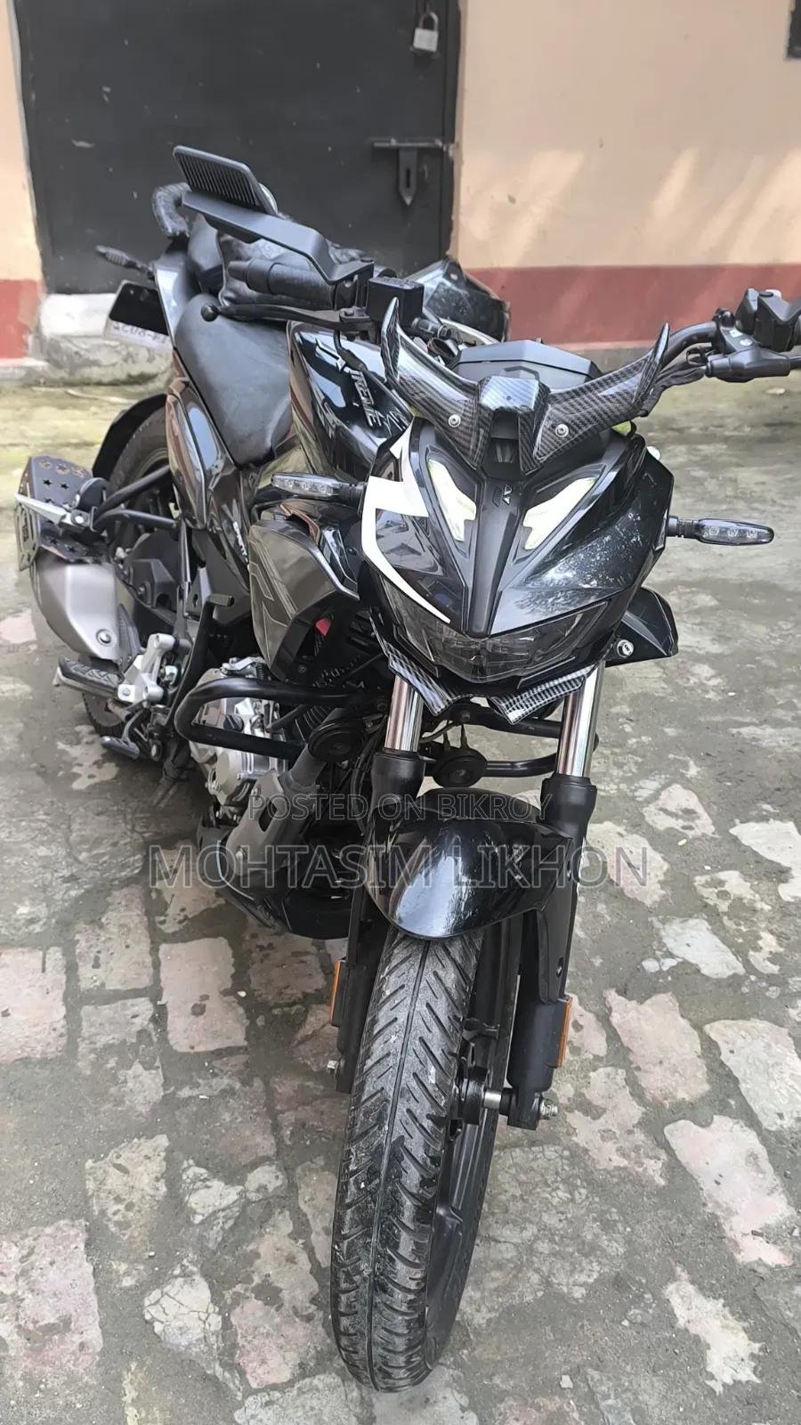 হিরো এক্সট্রিম ১২৫আর ২০২৫ ব্ল্যাক