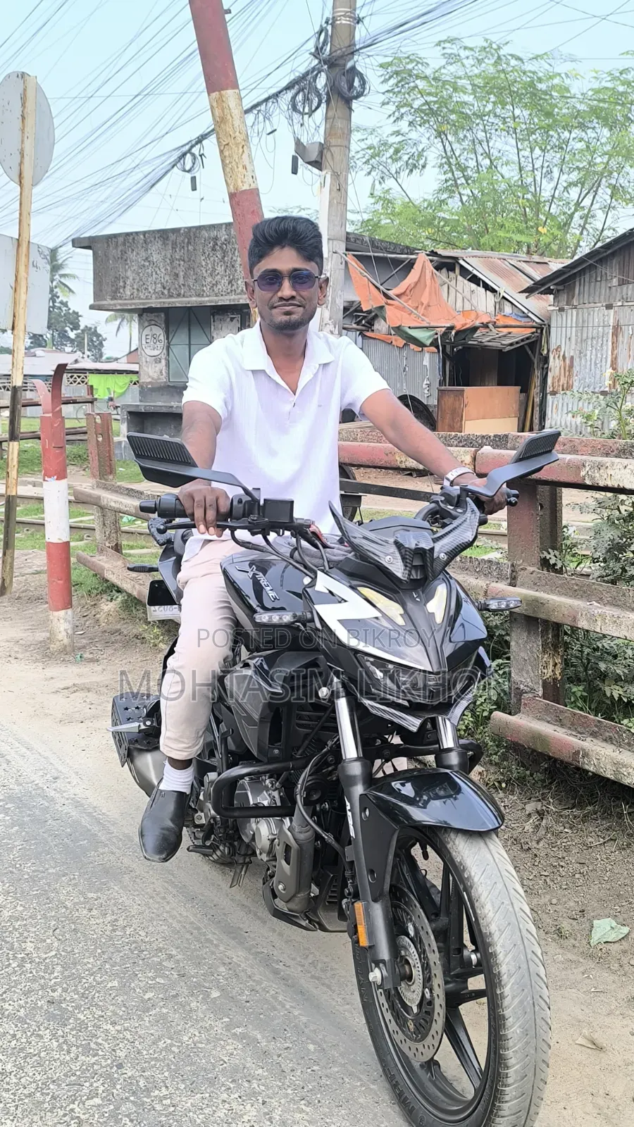 হিরো এক্সট্রিম ১২৫আর ২০২৫ ব্ল্যাক