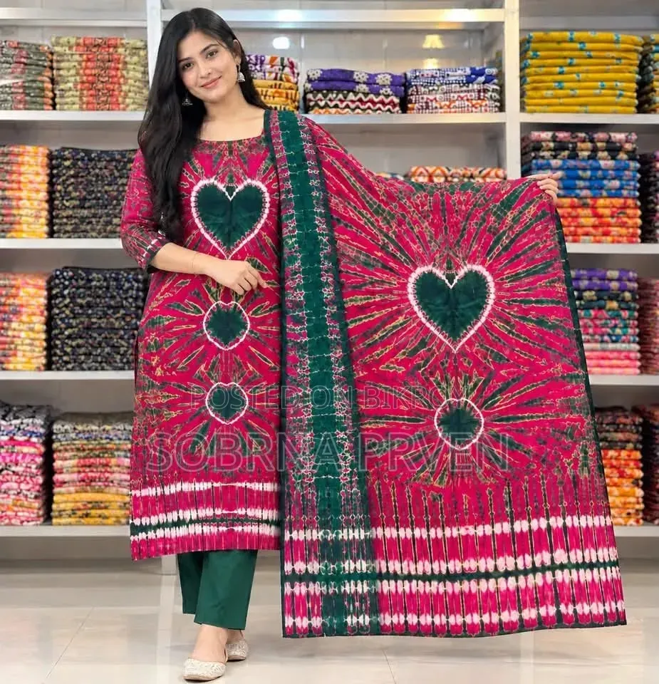 গর্জিয়াস সুতি বাটিক থ্রি পিস