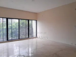 4bdrm Apartment in Semi Furnished for rent