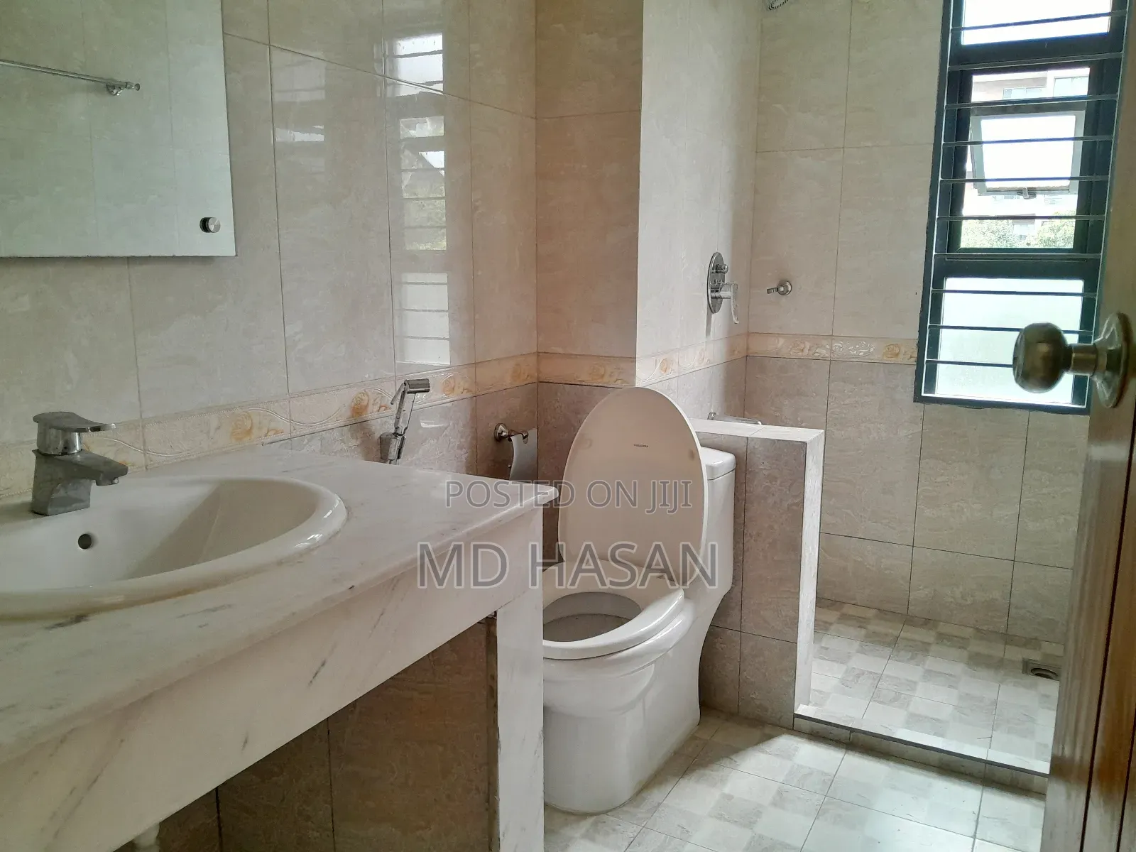 4bdrm Apartment in Semi Furnished for rent