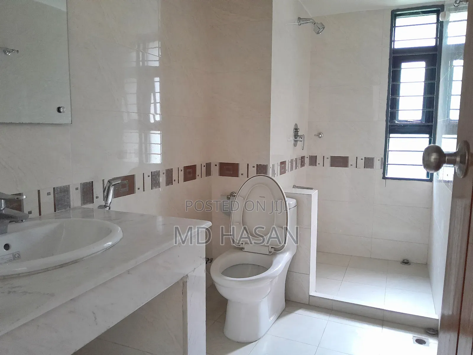 4bdrm Apartment in Semi Furnished for rent