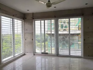 4bdrm Apartment in Semi Furnished for rent