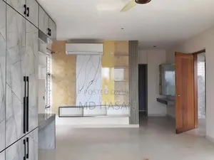 4bdrm Apartment in Semi Furnished for rent