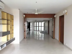 4bdrm Apartment in Semi Furnished for rent