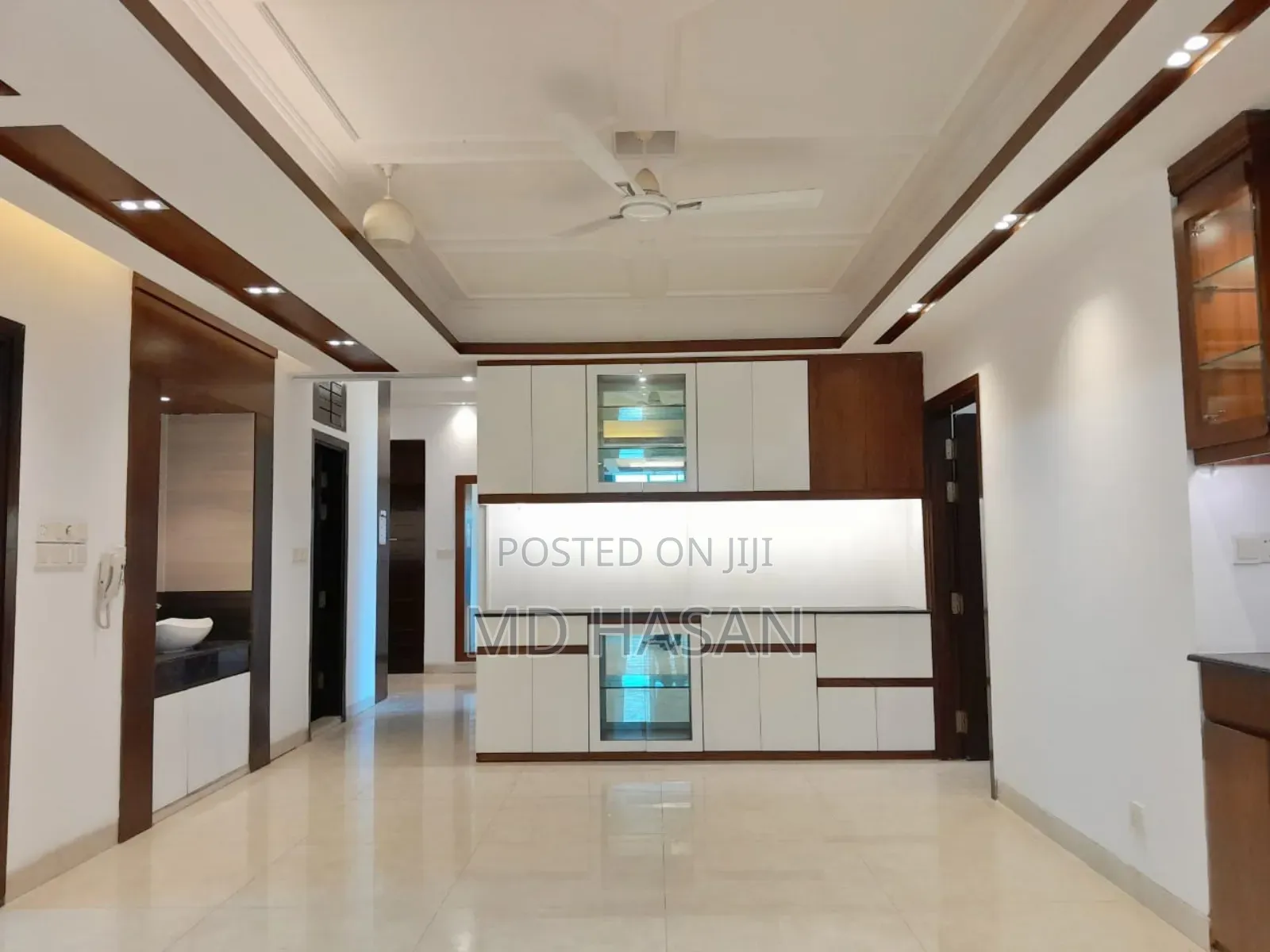 4bdrm Apartment in Semi Furnished for rent