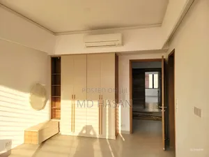 4bdrm Apartment in Semi Furnished for rent