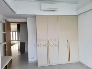 4bdrm Apartment in Semi Furnished for rent