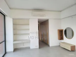 4bdrm Apartment in Semi Furnished for rent