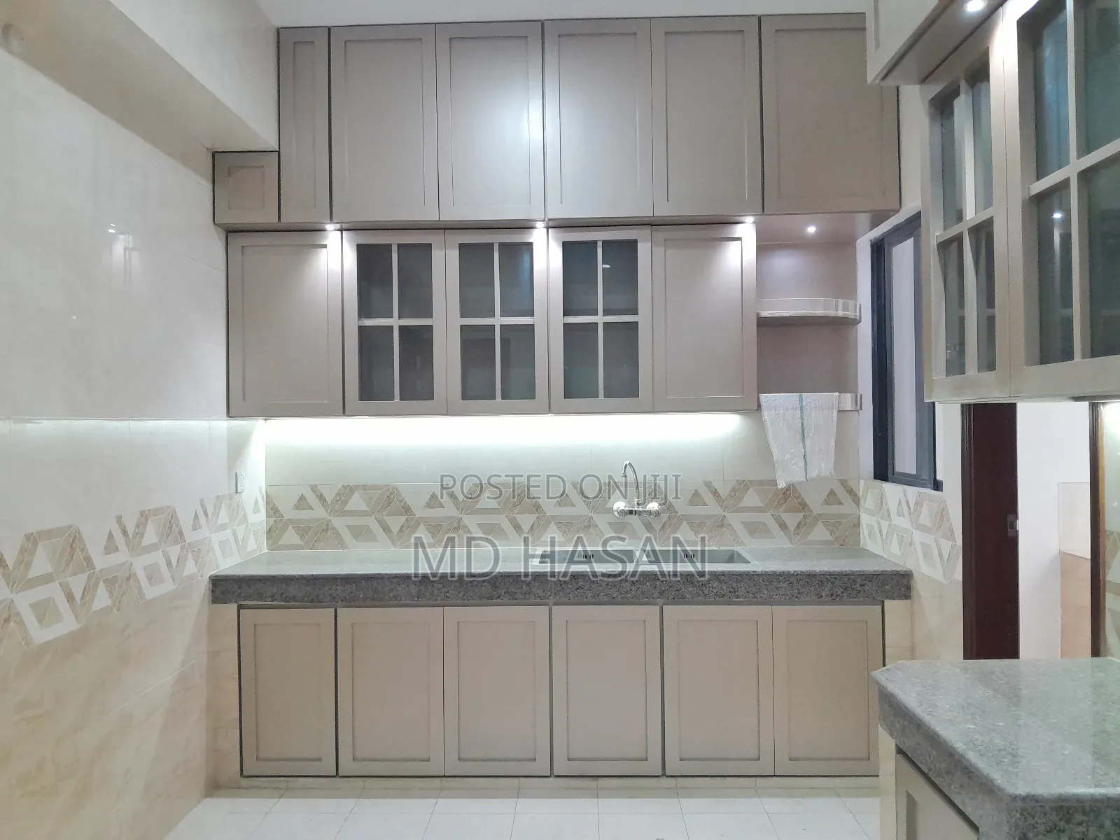 4bdrm Apartment in Semi Furnished for rent