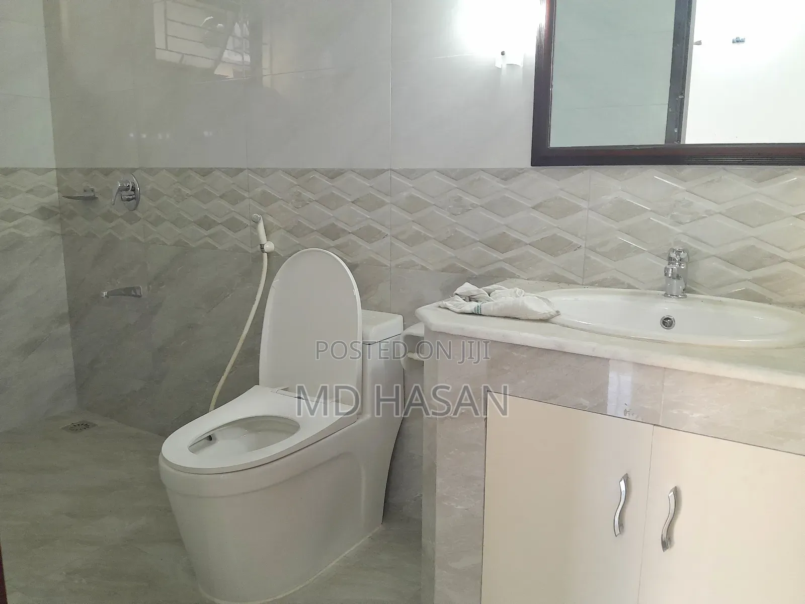 4bdrm Apartment in Semi Furnished for rent