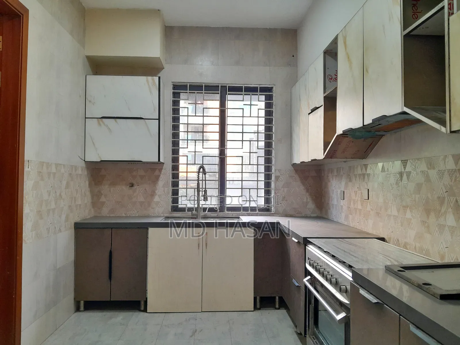 4bdrm Apartment in Semi Furnished for rent