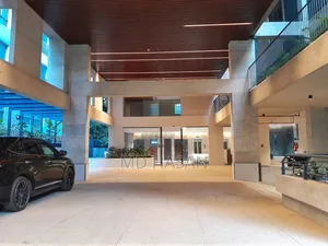 4bdrm Apartment in Semi Furnished for rent