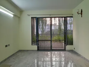 4bdrm Apartment in Semi Furnished for rent