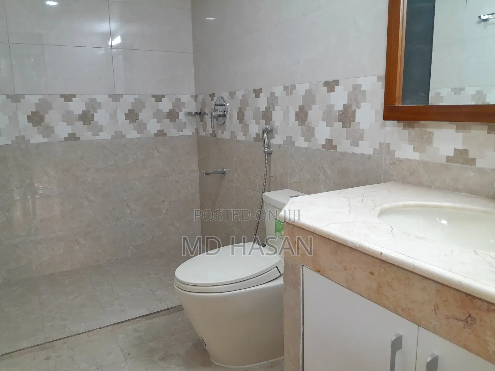 4bdrm Apartment in Semi Furnished for rent