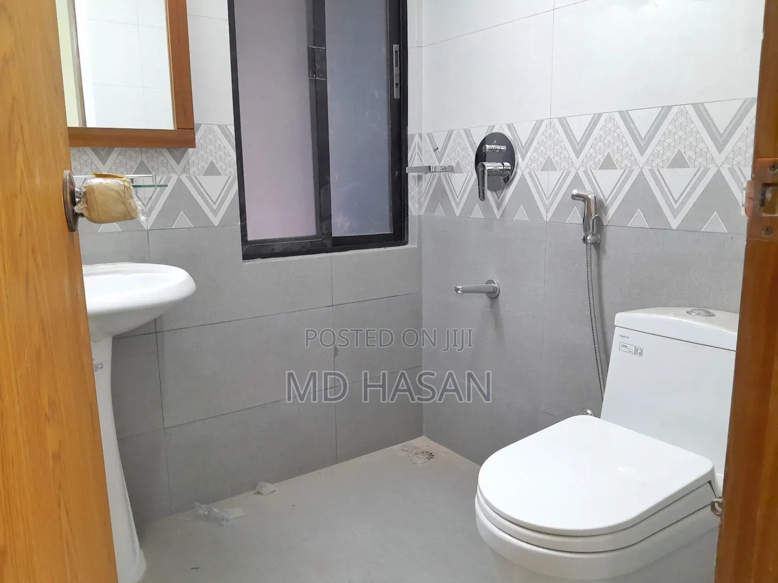 4bdrm Apartment in Semi Furnished for rent