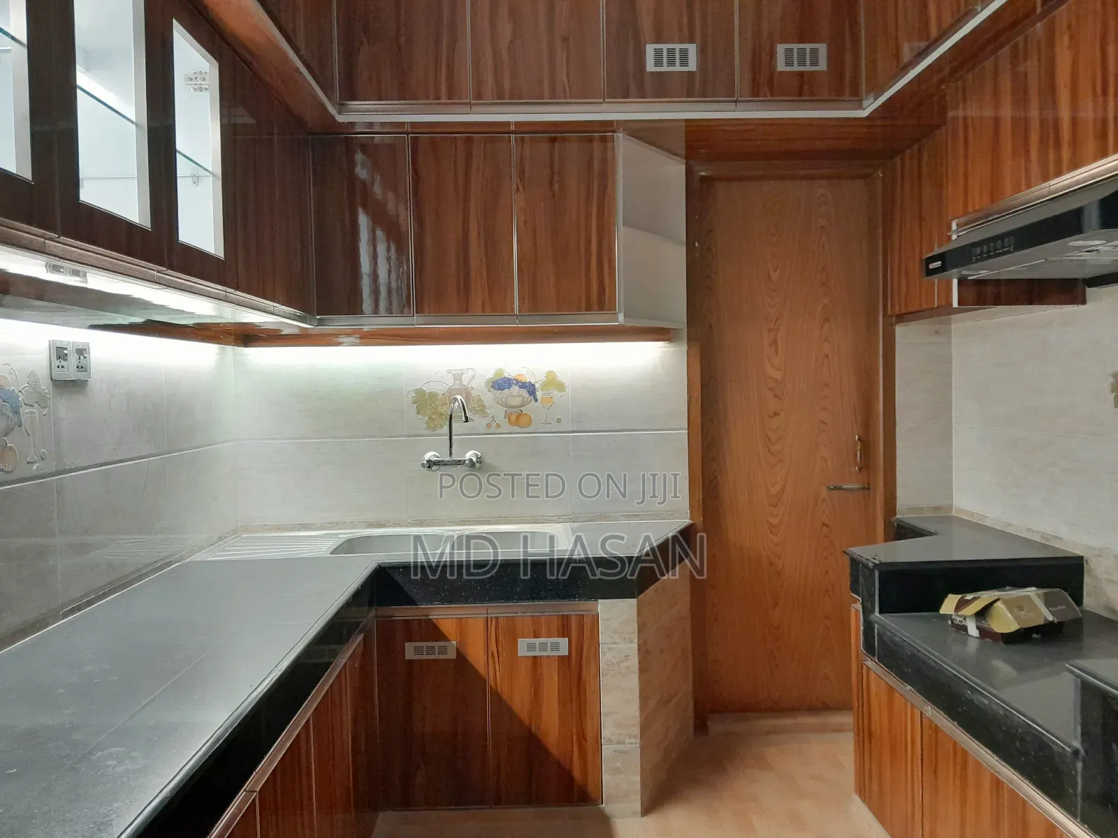 4bdrm Apartment in Semi Furnished for rent