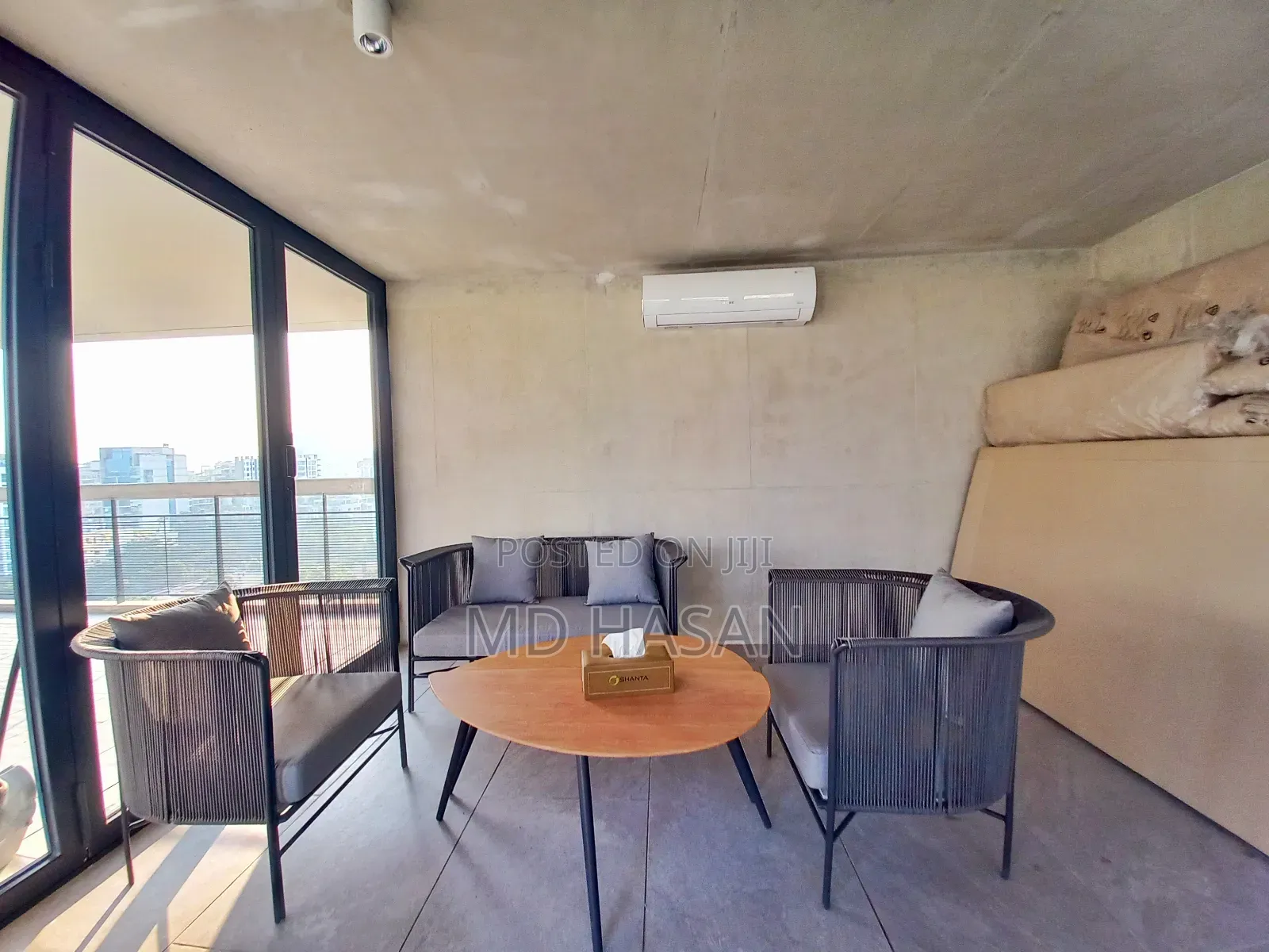 3bdrm Apartment in Semi Furnished for rent