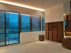 4bdrm Apartment in Semi Furnished for rent