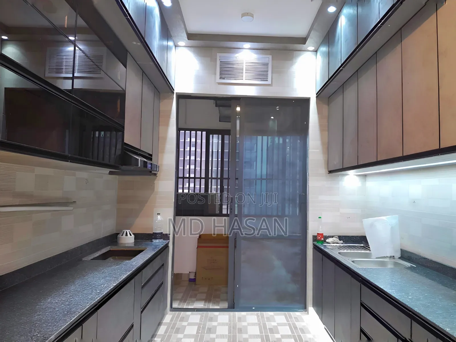 4bdrm Apartment in Semi Furnished for rent
