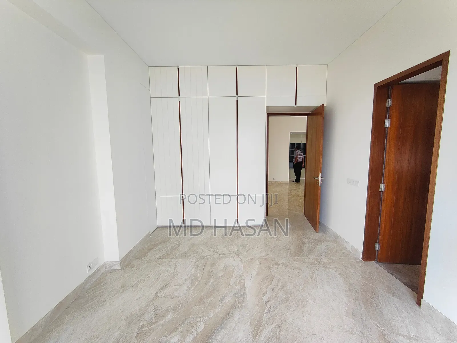 4bdrm Apartment in Semi Furnished for rent