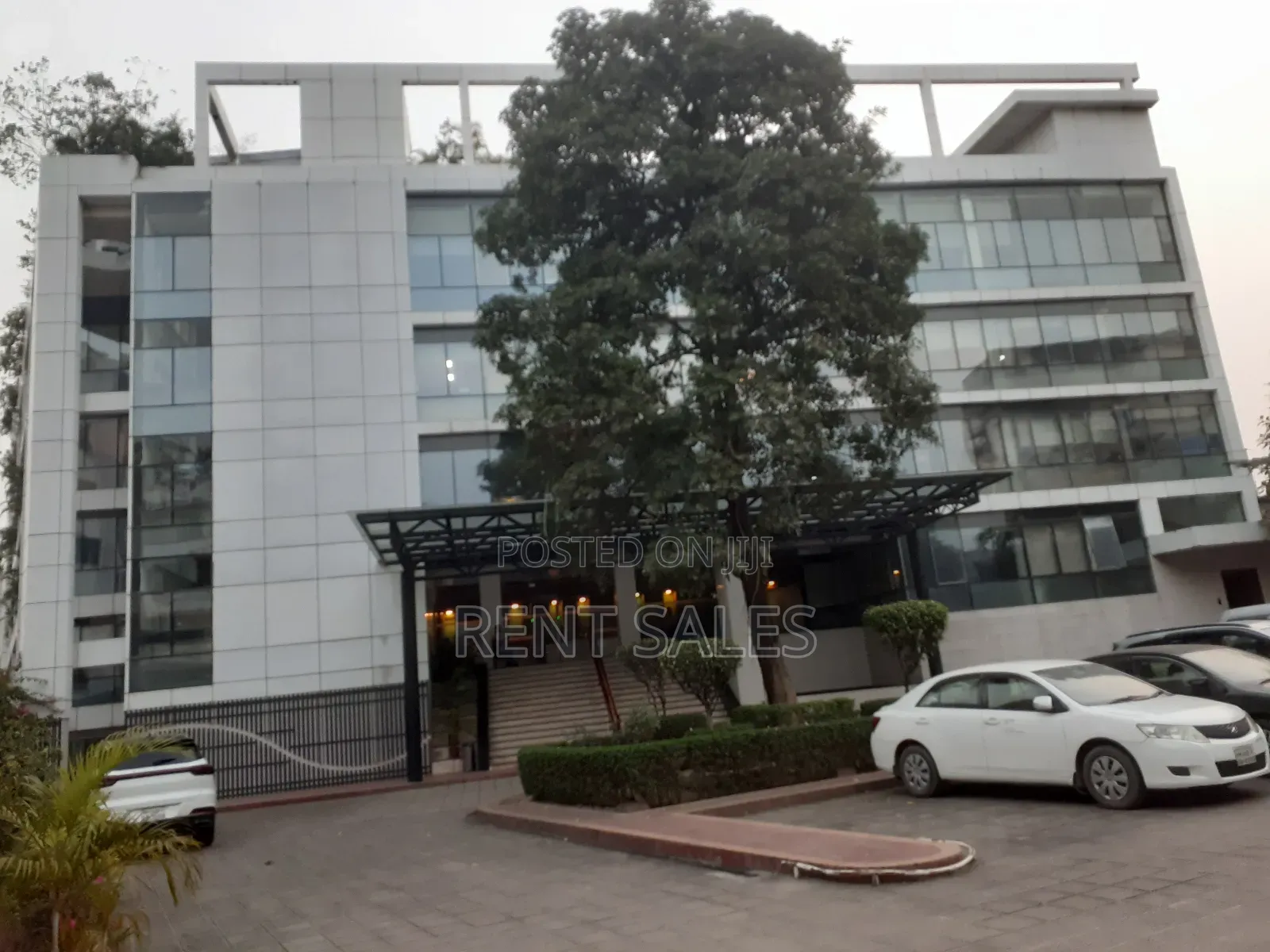 100% Commercial Floor Available for Rent