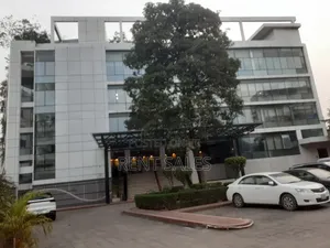 100% Commercial Floor Available for Rent