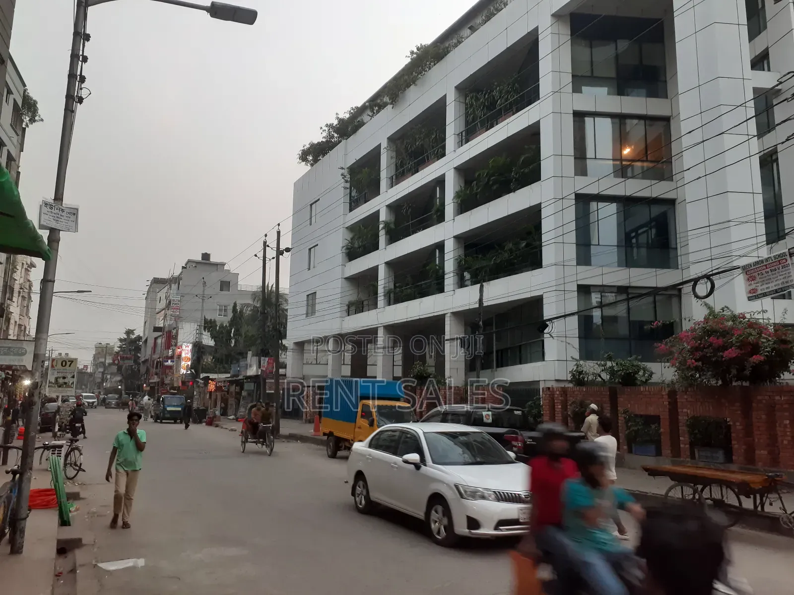 100% Commercial Floor Available for Rent