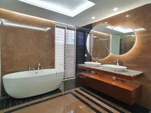 4bdrm Apartment in Semi Furnished for rent