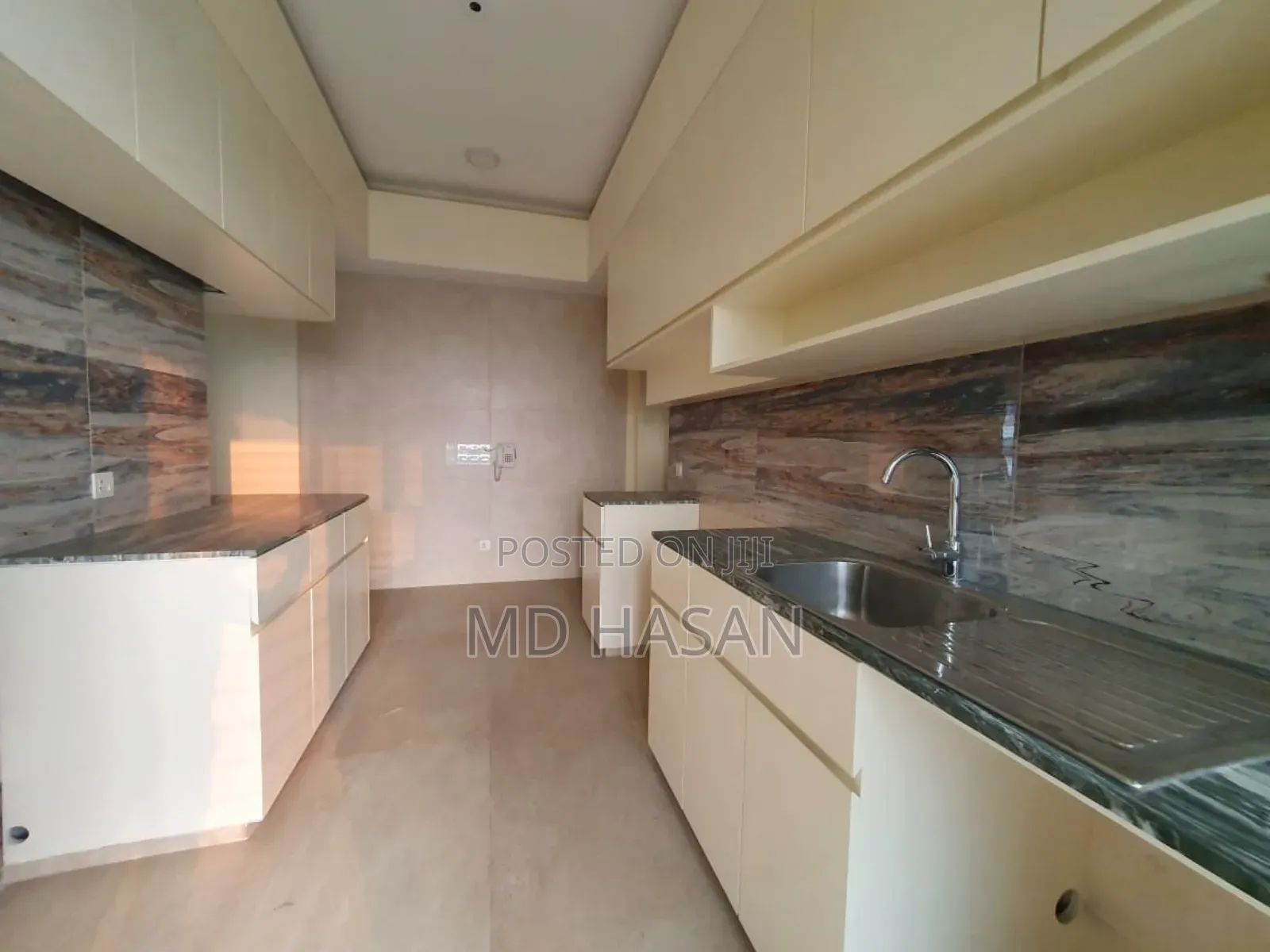 4bdrm Apartment in Semi Furnished for rent