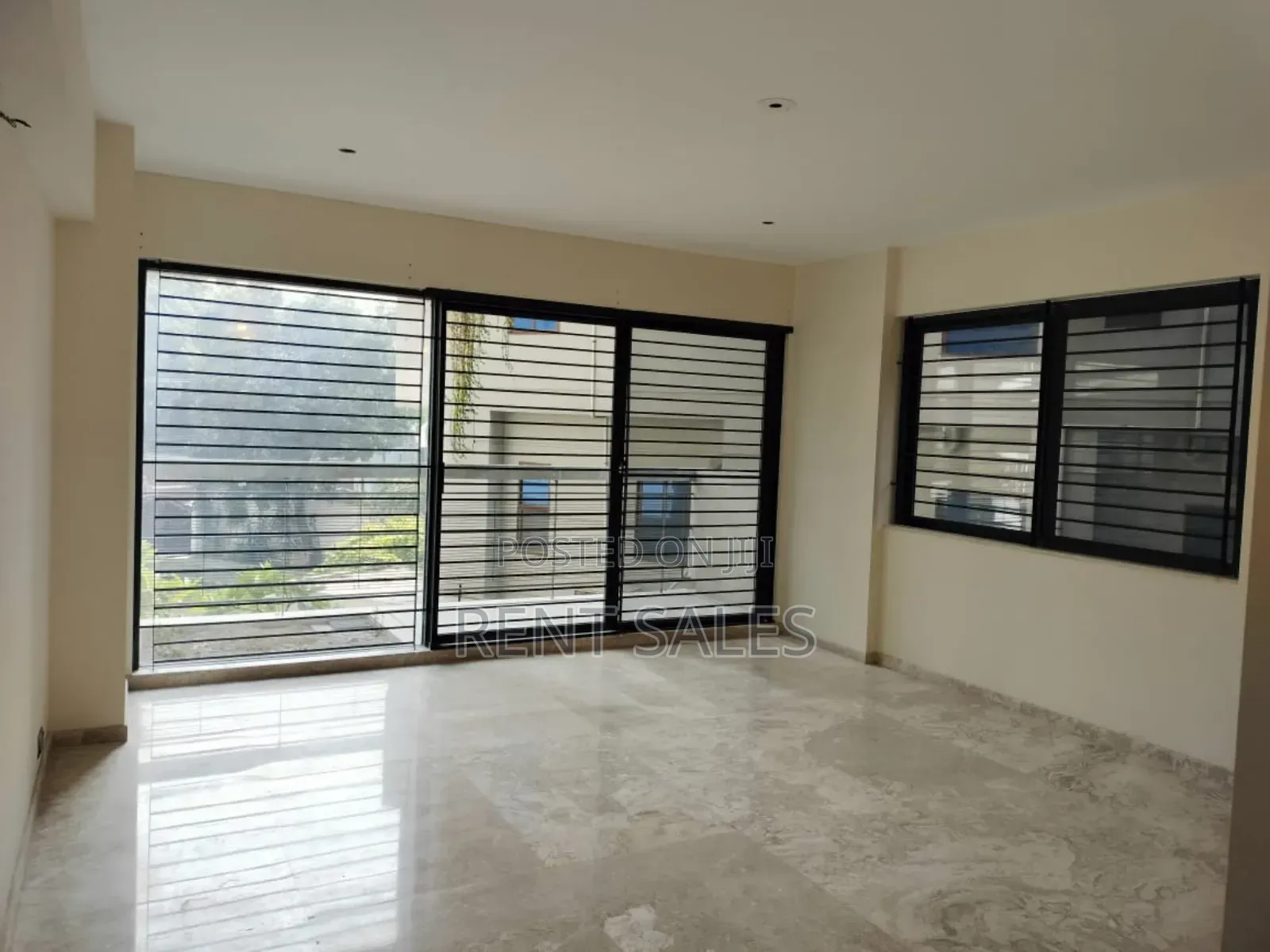 4bdrm Apartment in Gulshan for sale