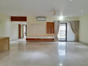 5bdrm Apartment in Semi Furnished for rent