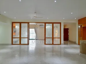 5bdrm Apartment in Semi Furnished for rent