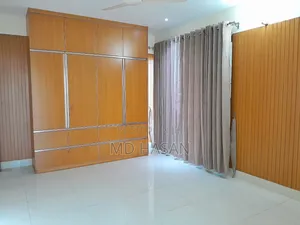 5bdrm Apartment in Semi Furnished for rent