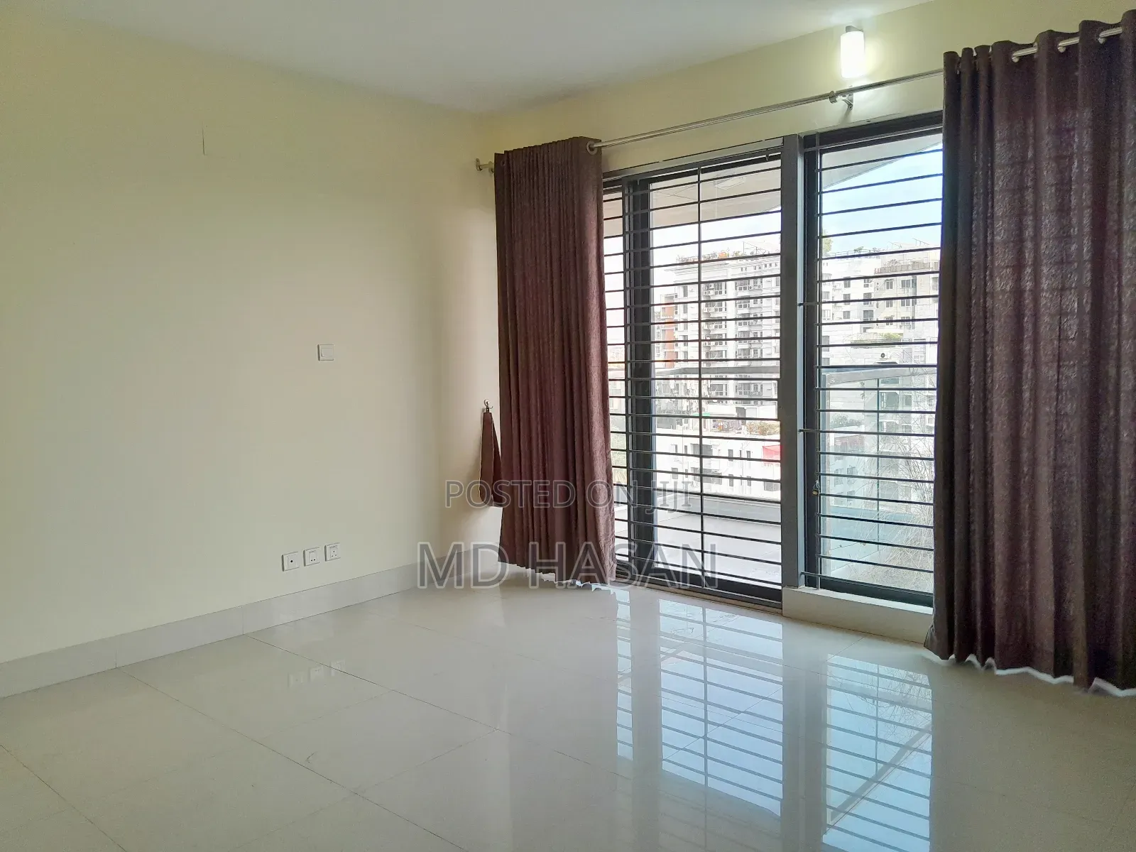 5bdrm Apartment in Semi Furnished for rent