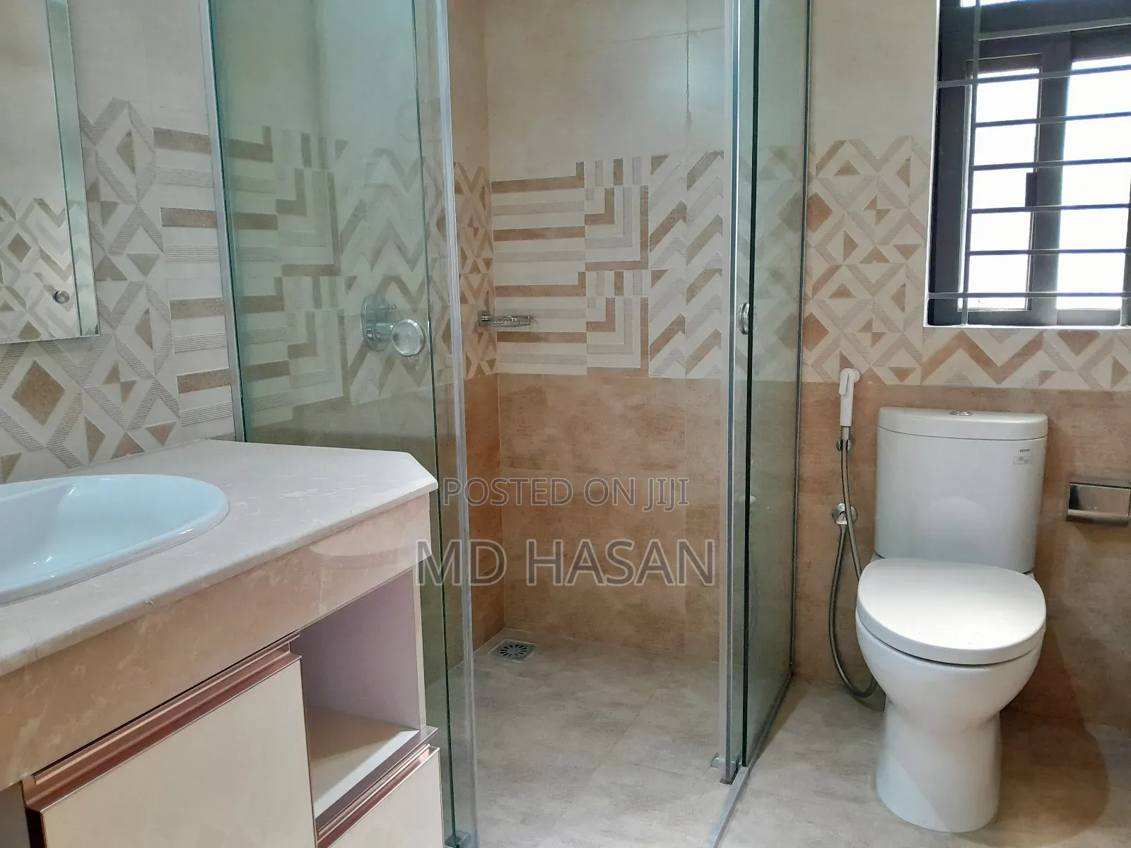 5bdrm Apartment in Semi Furnished for rent