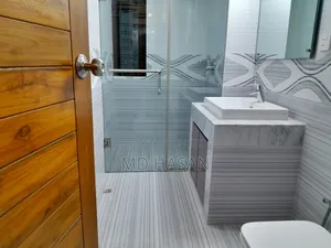 4bdrm Apartment in Semi Furnished for rent