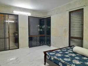 4bdrm Apartment in Semi Furnished for rent