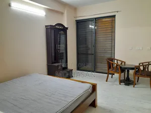 4bdrm Apartment in Semi Furnished for rent