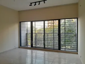 4bdrm Apartment in Semi Furnished for rent