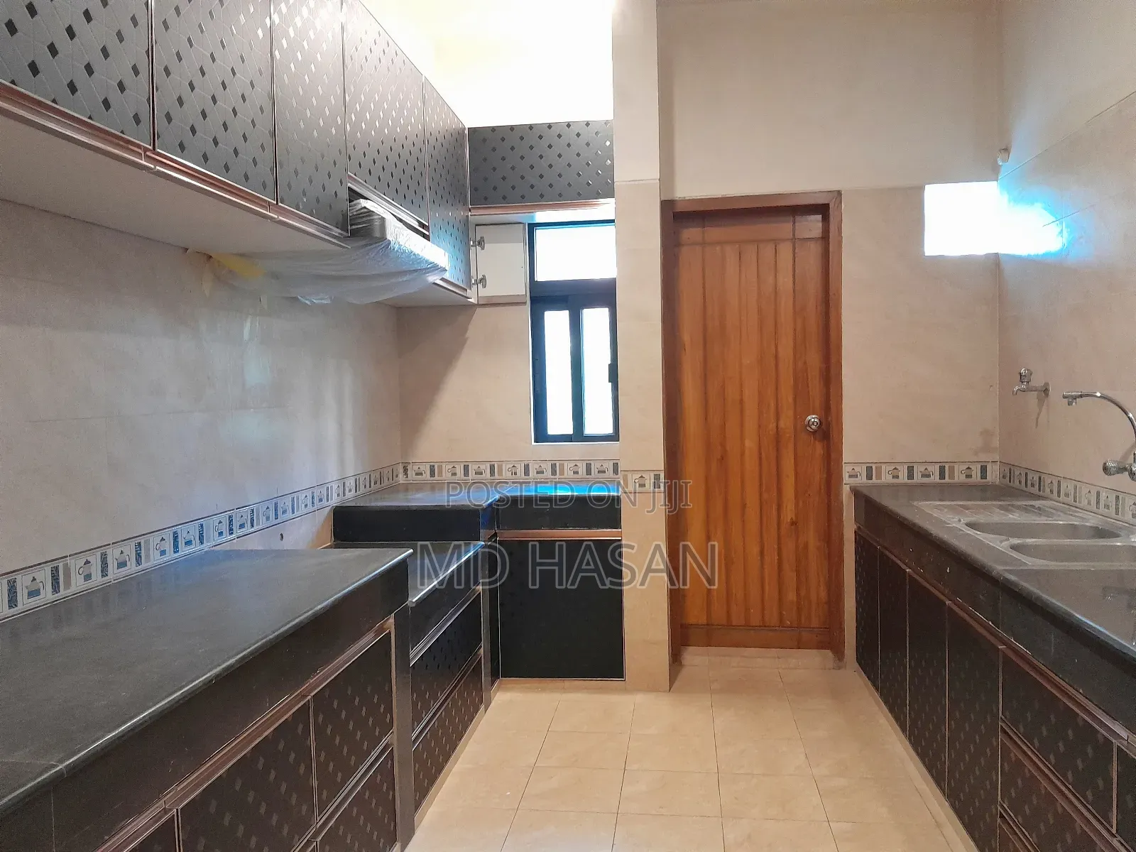 4bdrm Apartment in Semi Furnished for rent
