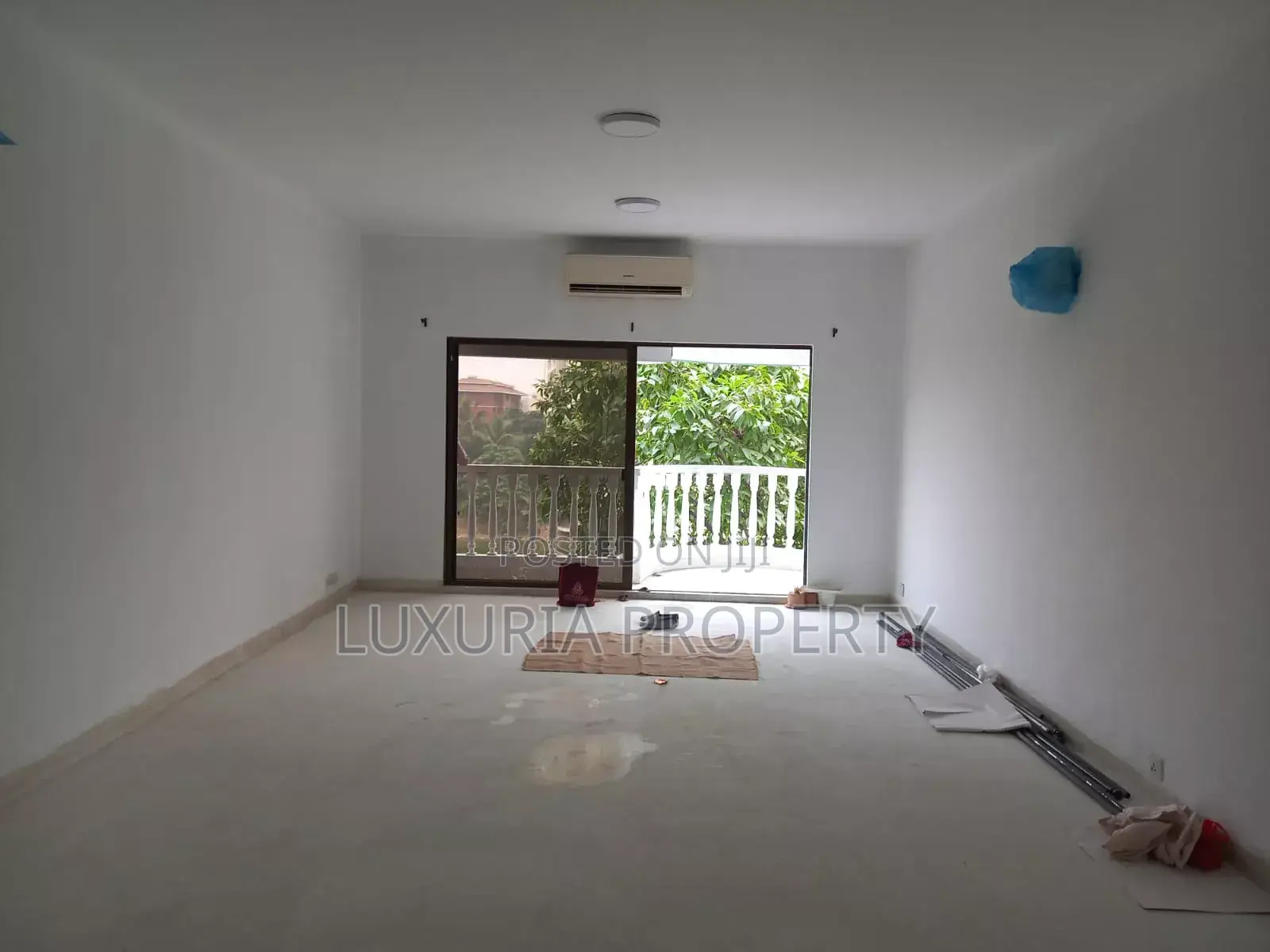 3bdrm Apartment in Semi Furnished for rent