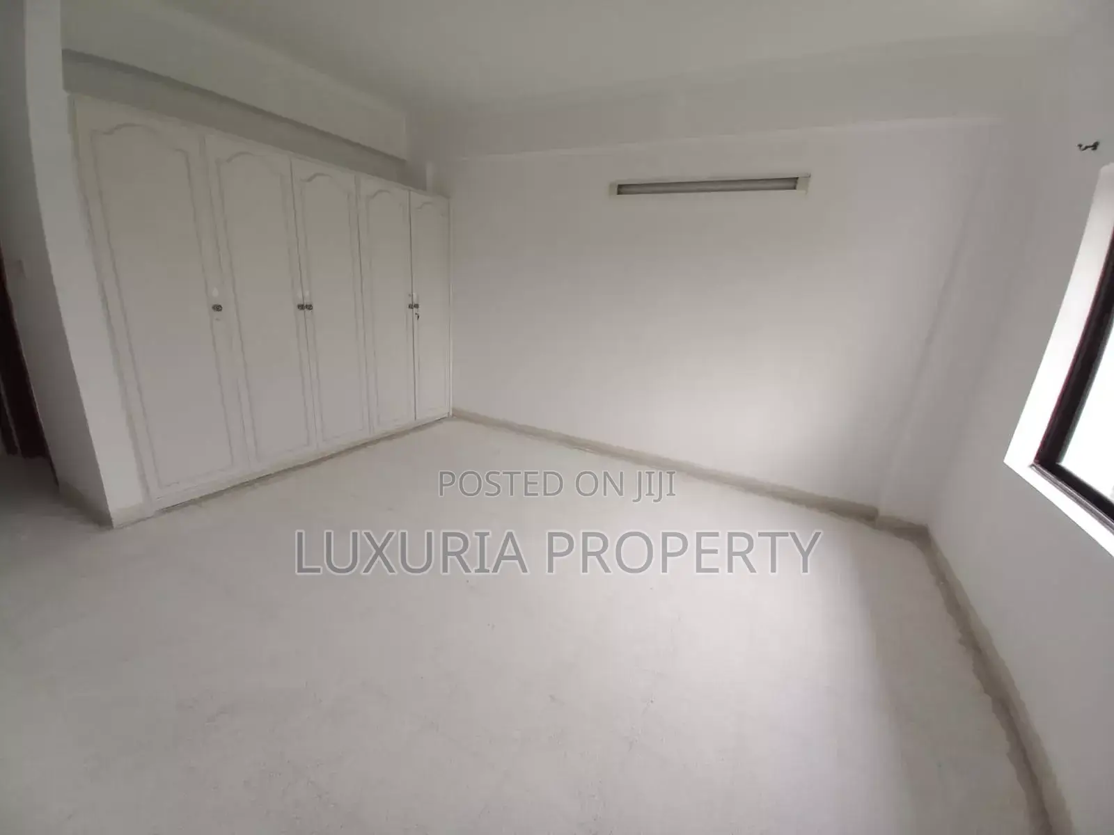 3bdrm Apartment in Semi Furnished for rent