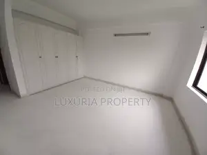 3bdrm Apartment in Semi Furnished for rent