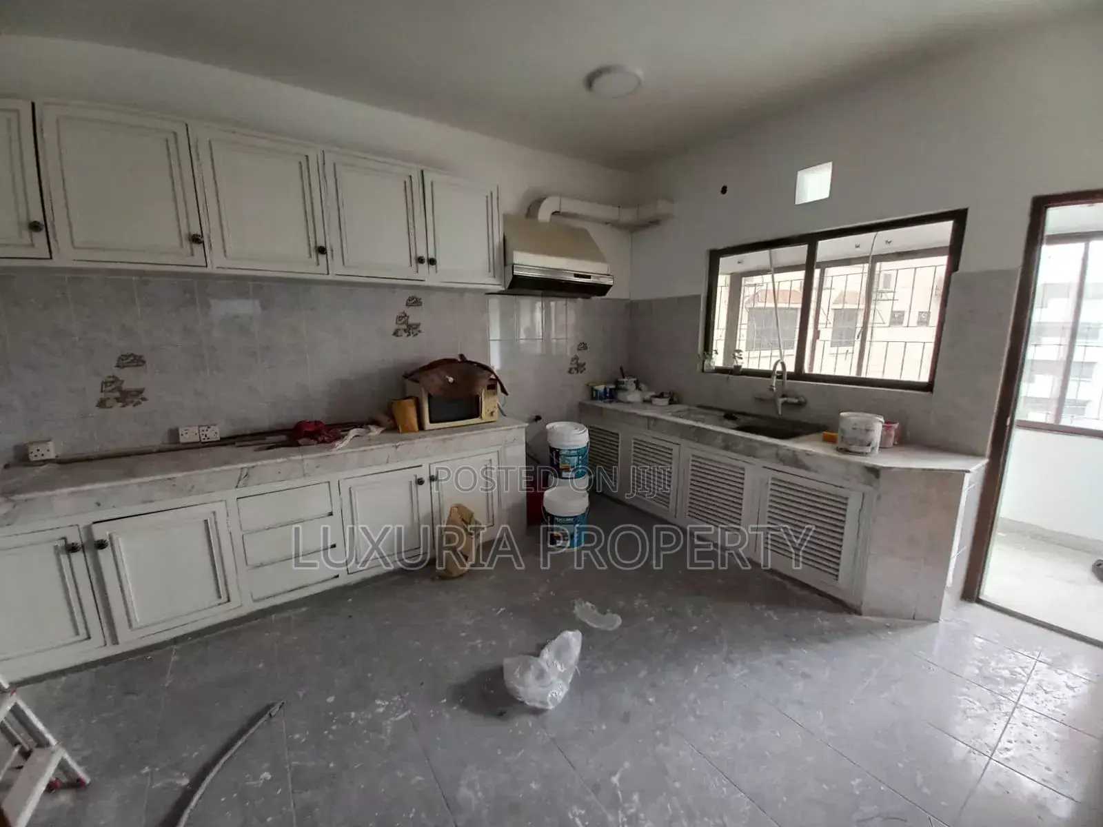 3bdrm Apartment in Semi Furnished for rent