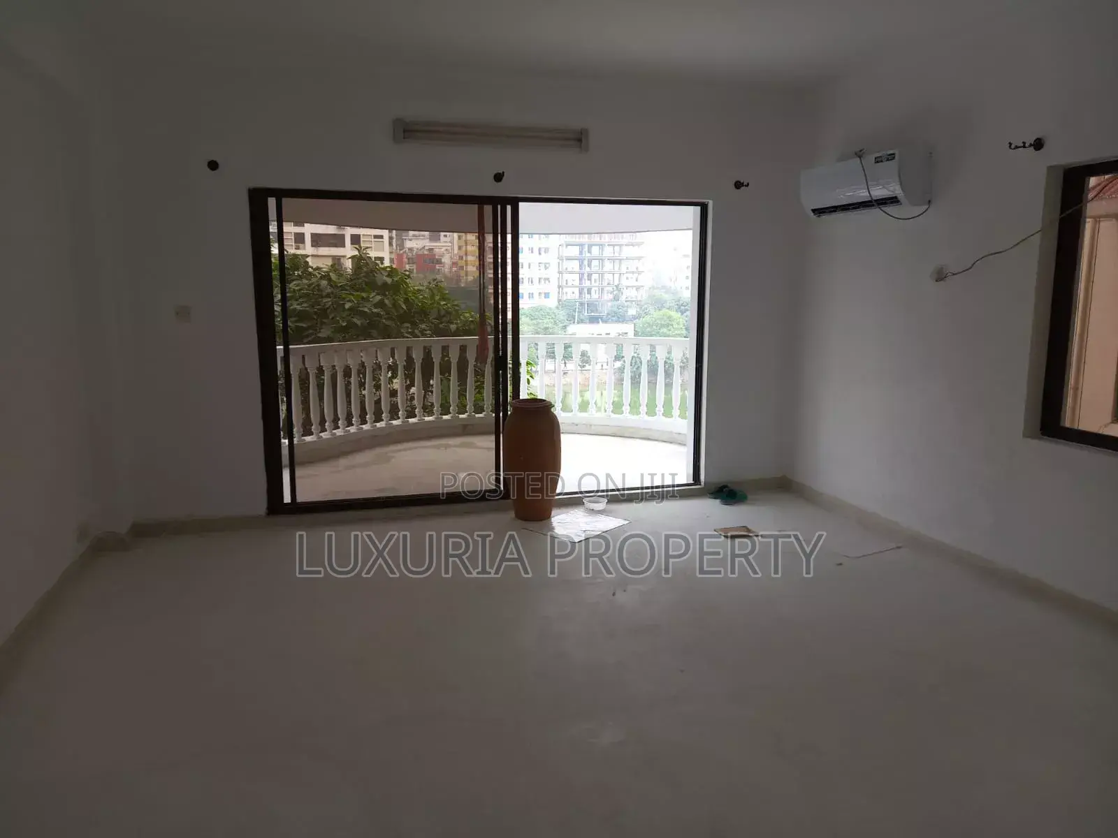 3bdrm Apartment in Semi Furnished for rent
