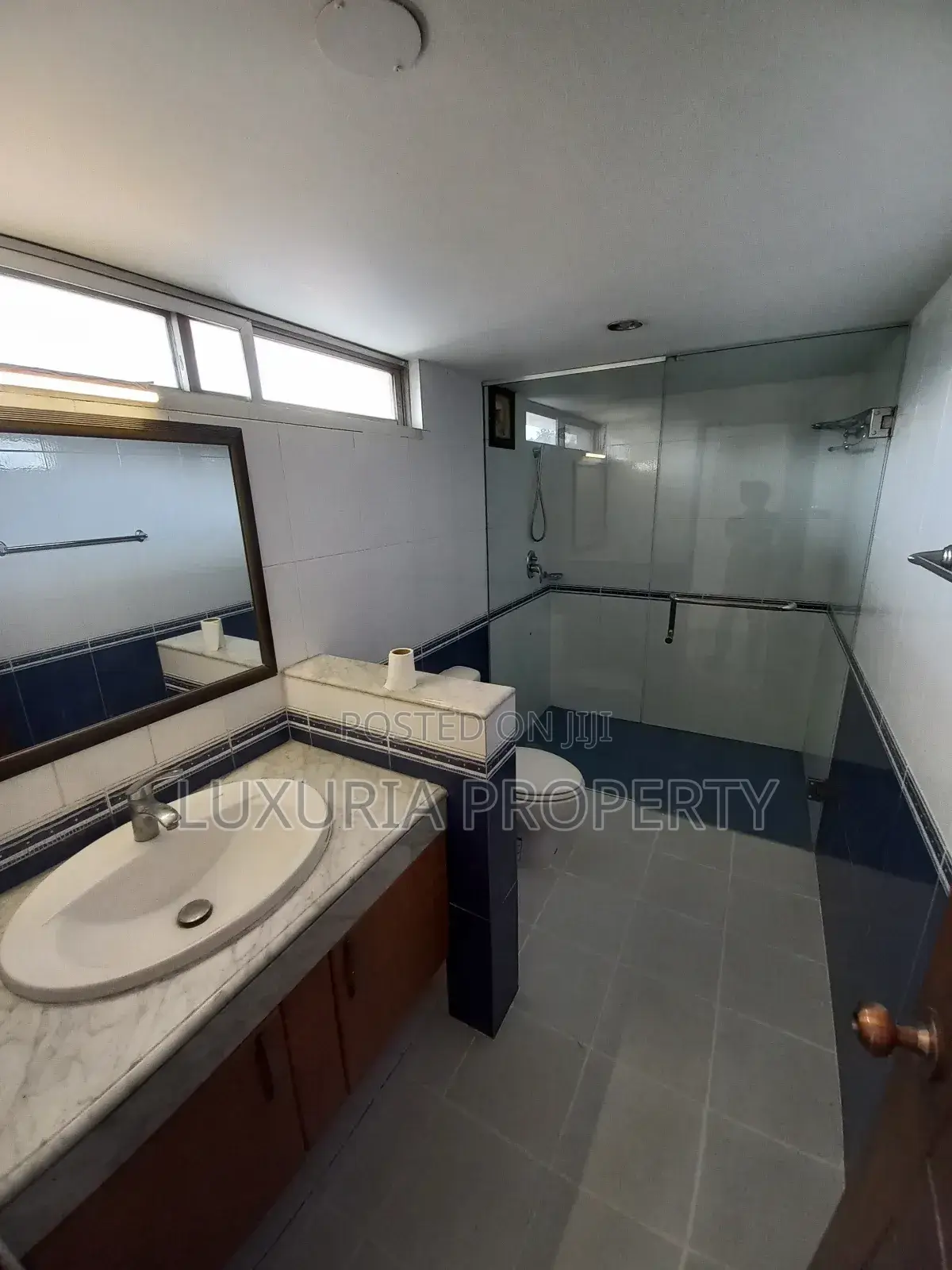 3bdrm Apartment in Semi-Furnished for rent