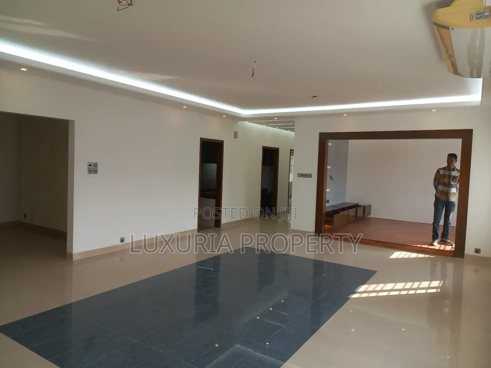 3bdrm Apartment in Semi-Furnished for rent